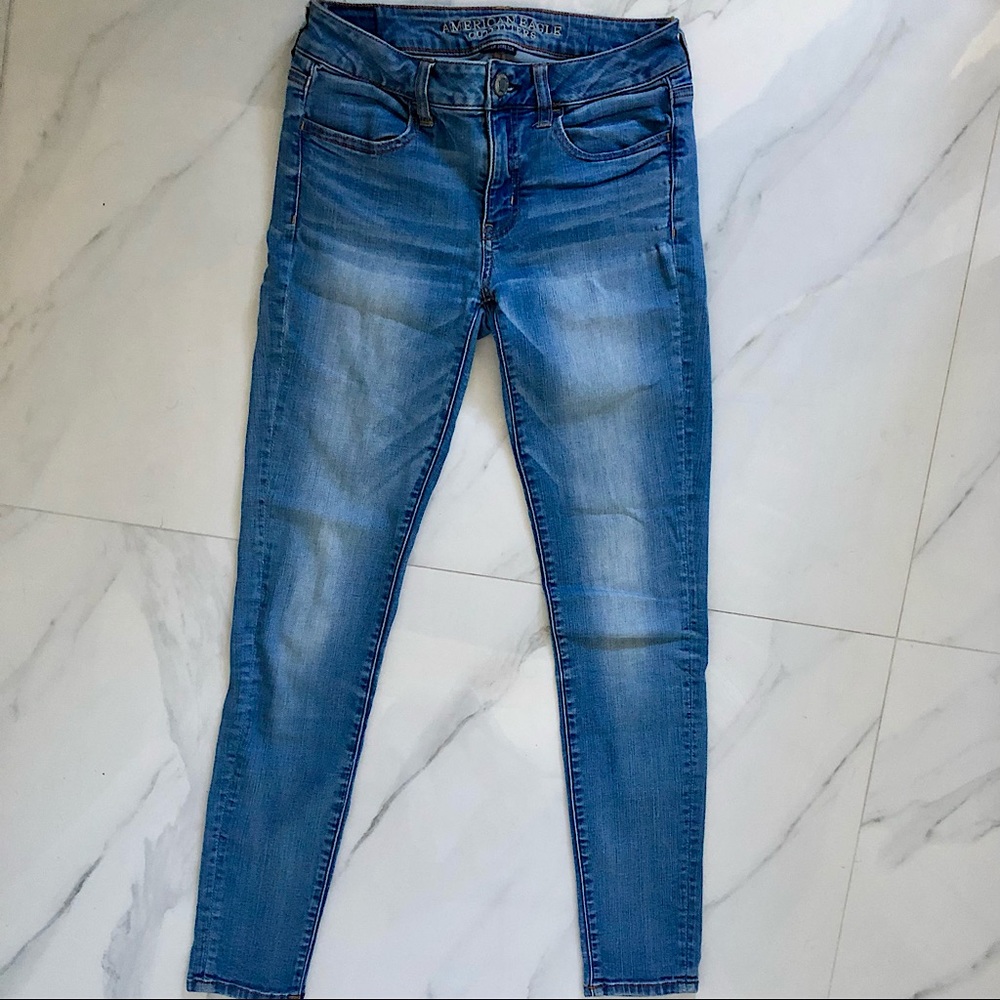 AMERICAN EAGLE light wash jeans